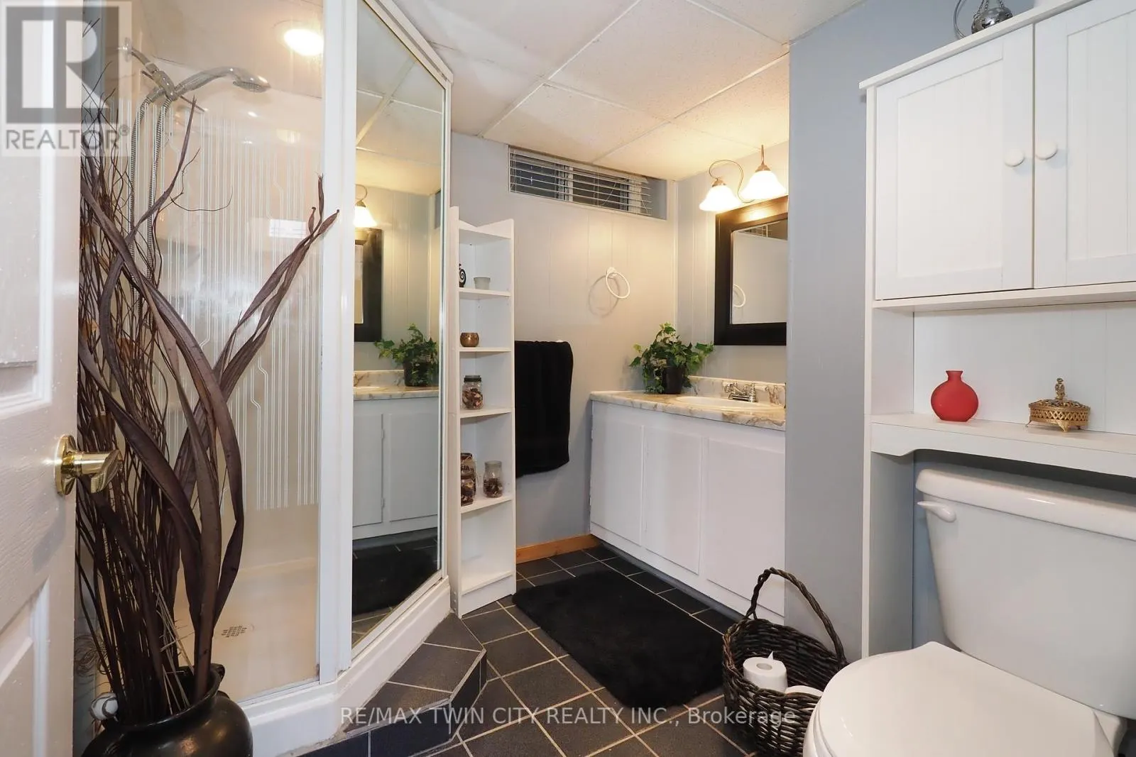 44 MILTON AVENUE W