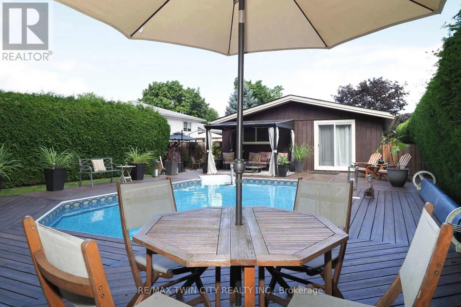 44 MILTON AVENUE W
