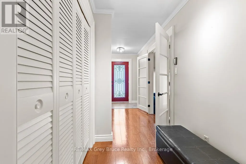563 21 STREET W
