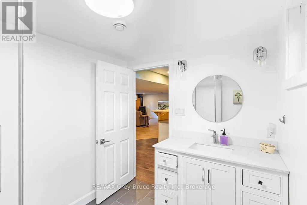 563 21 STREET W