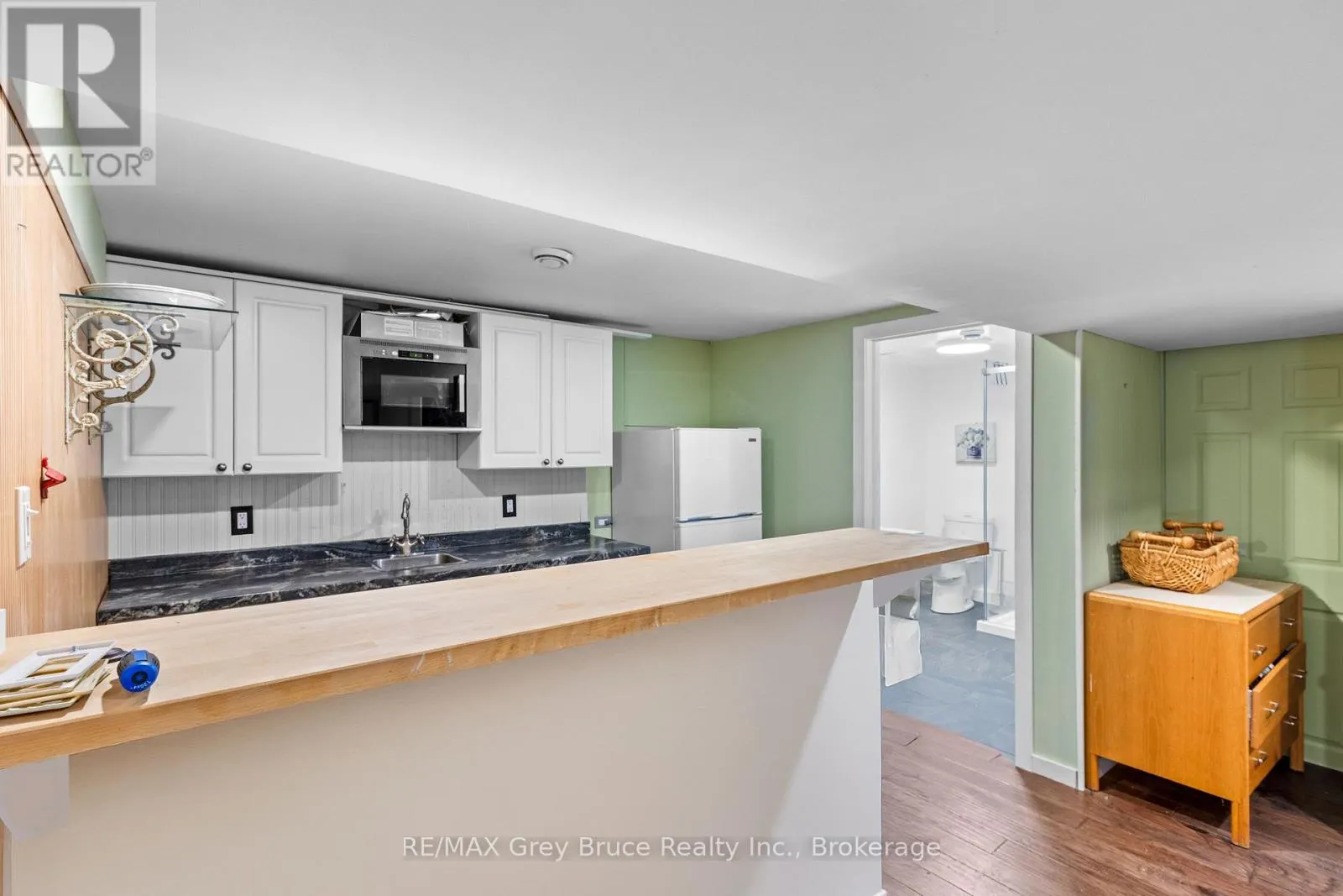 563 21 STREET W