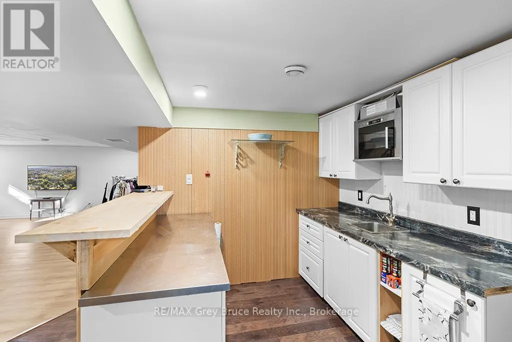 563 21 STREET W