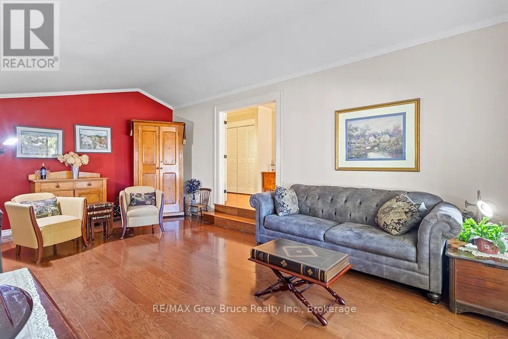 563 21 STREET W