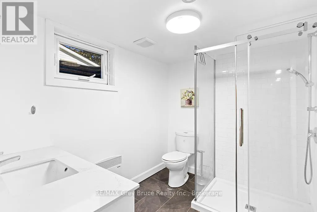 563 21 STREET W