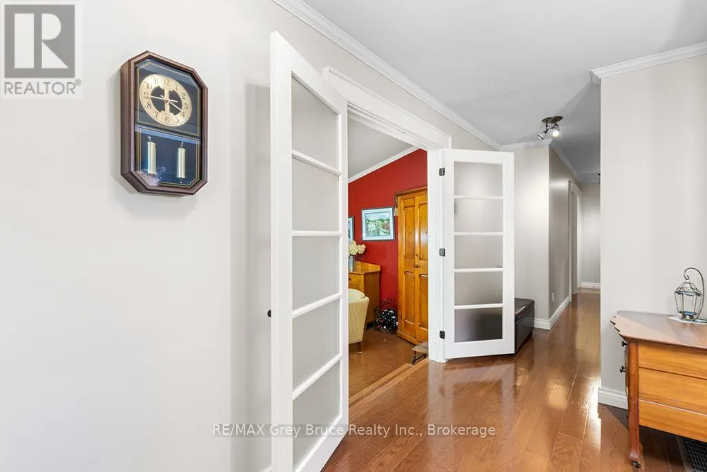 563 21 STREET W