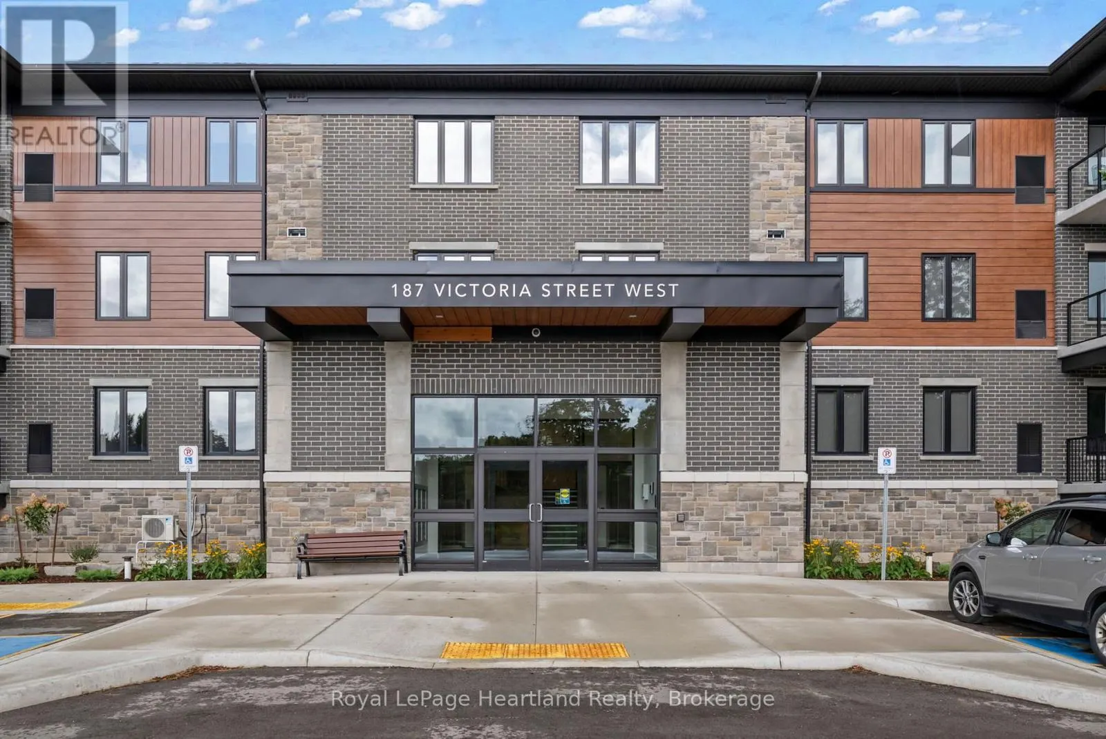 106 - 187 VICTORIA STREET W, #106