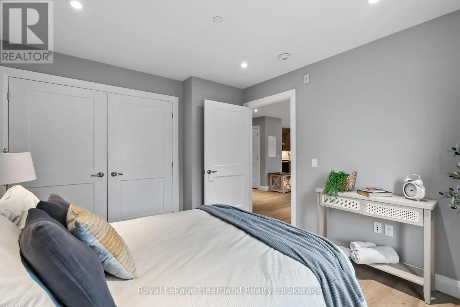 106 - 187 VICTORIA STREET W, #106