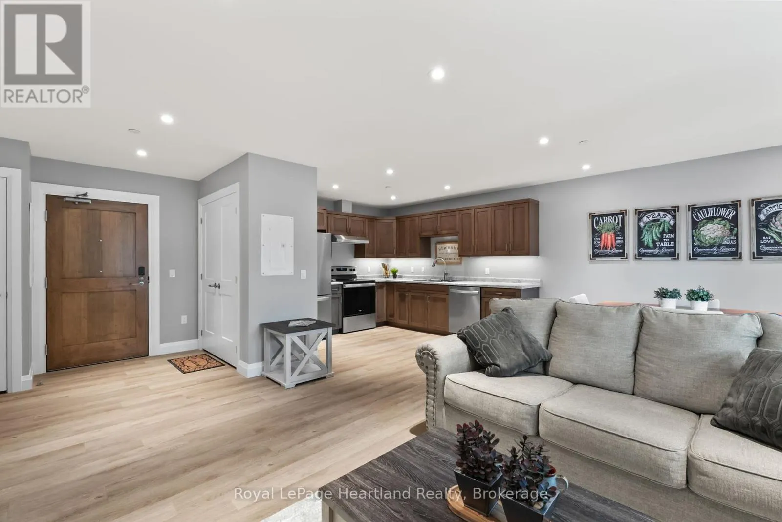 106 - 187 VICTORIA STREET W, #106