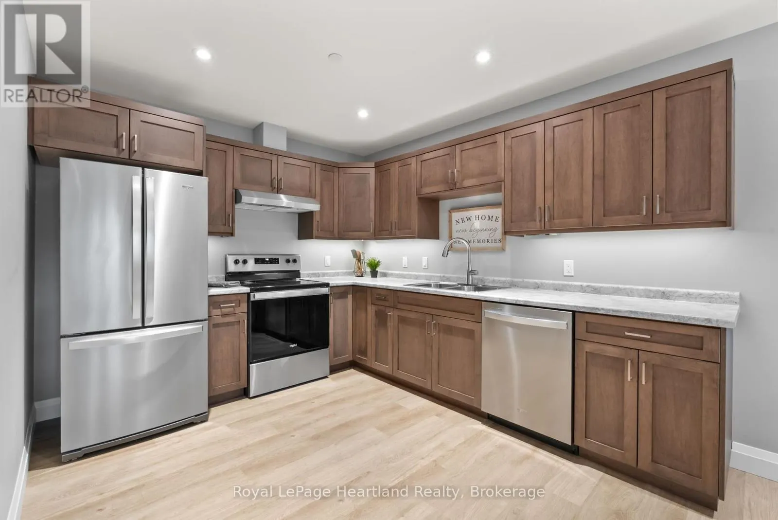 106 - 187 VICTORIA STREET W, #106