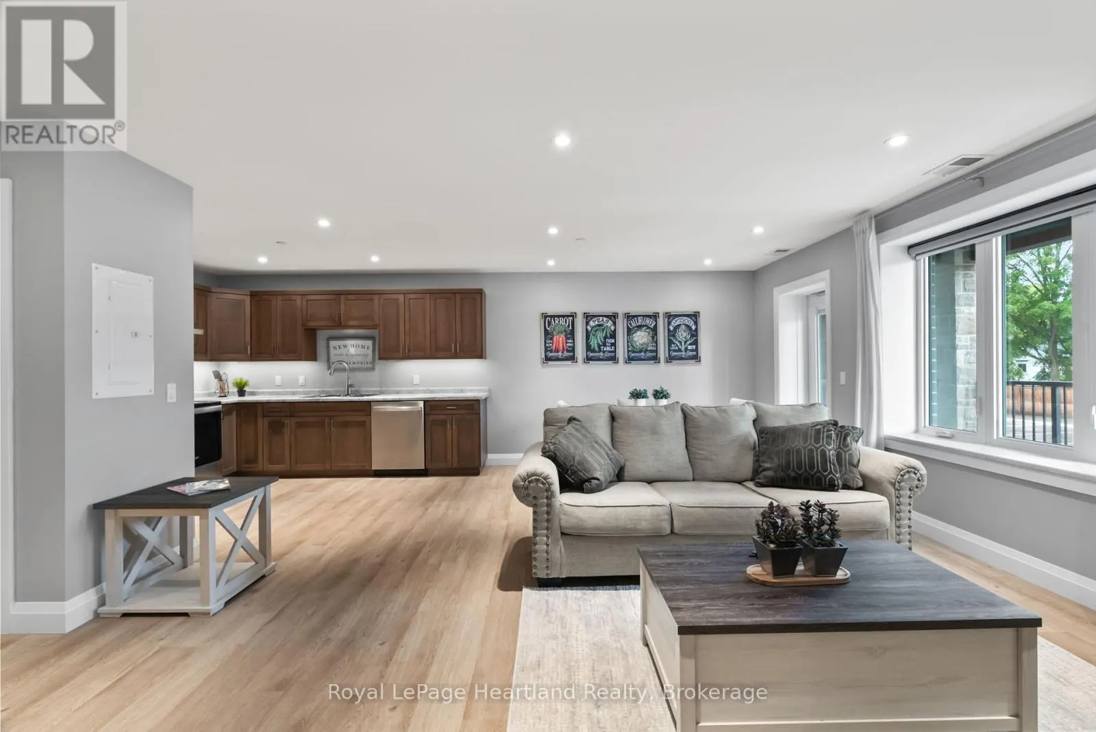 106 - 187 VICTORIA STREET W, #106