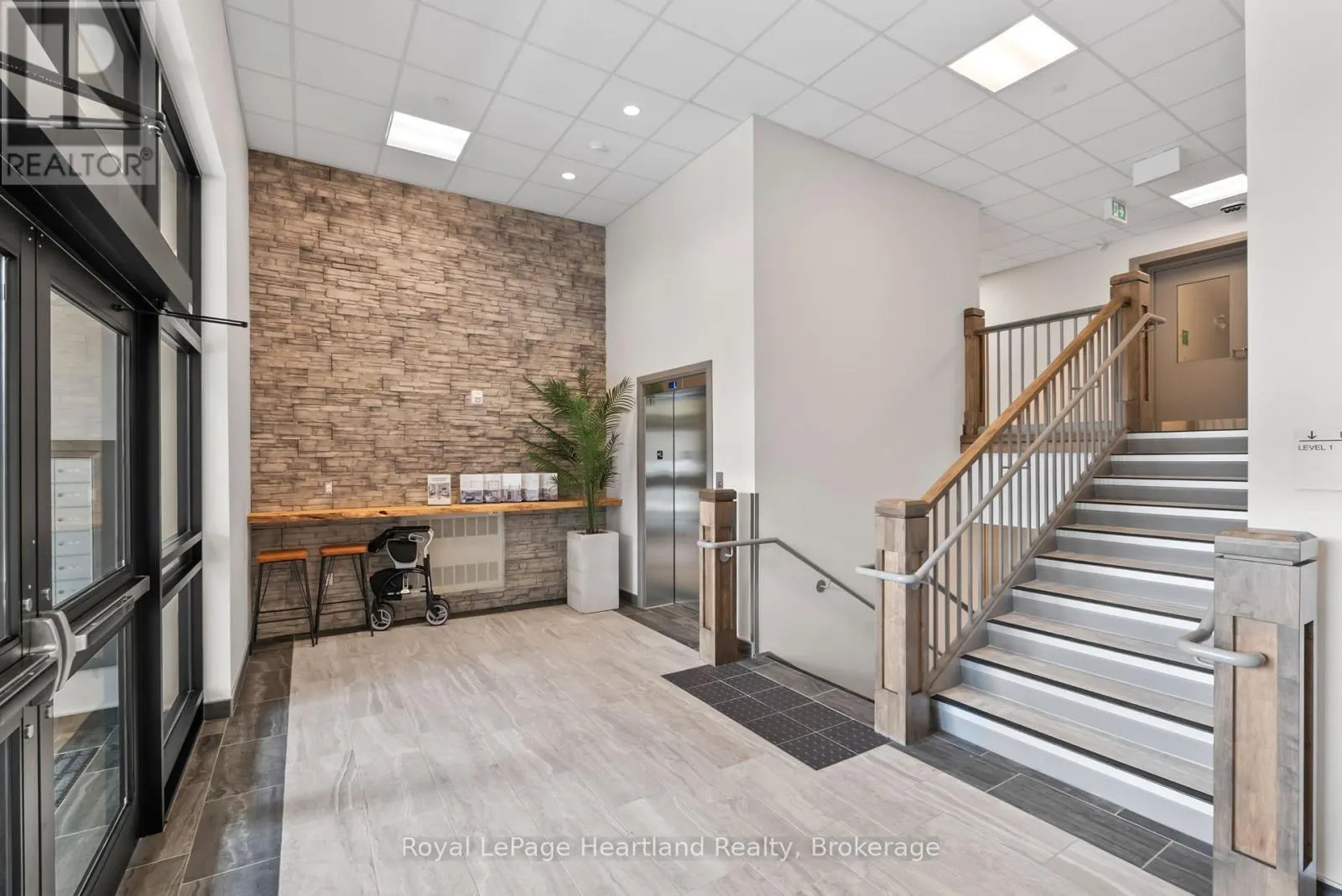 106 - 187 VICTORIA STREET W, #106