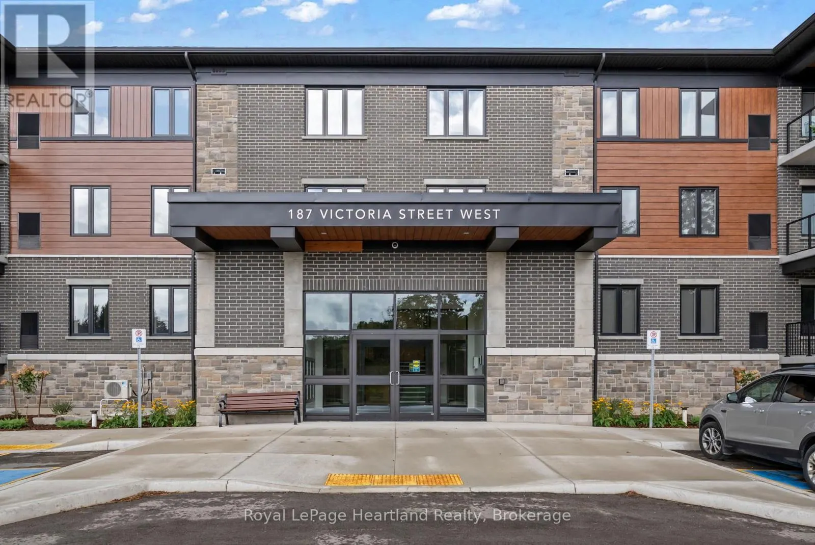 406 - 187 VICTORIA STREET W, #406