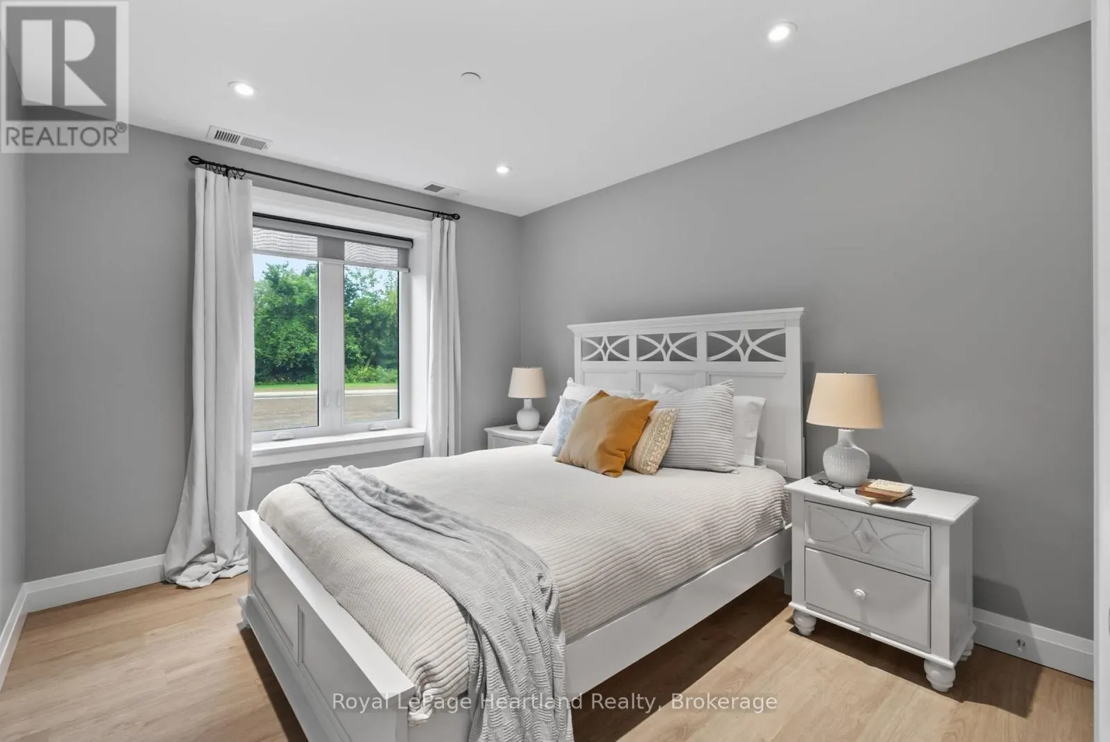 406 - 187 VICTORIA STREET W, #406