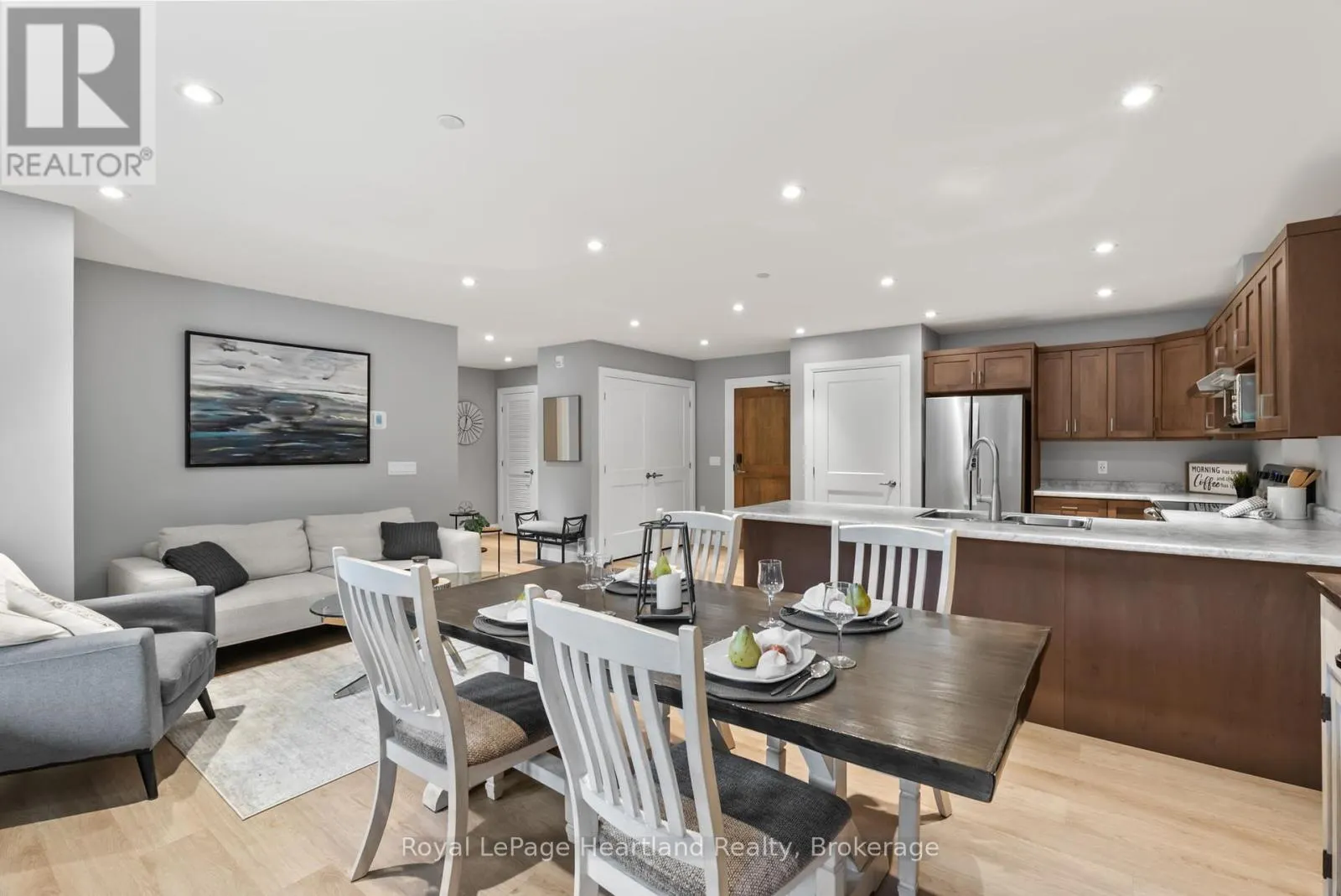 406 - 187 VICTORIA STREET W, #406