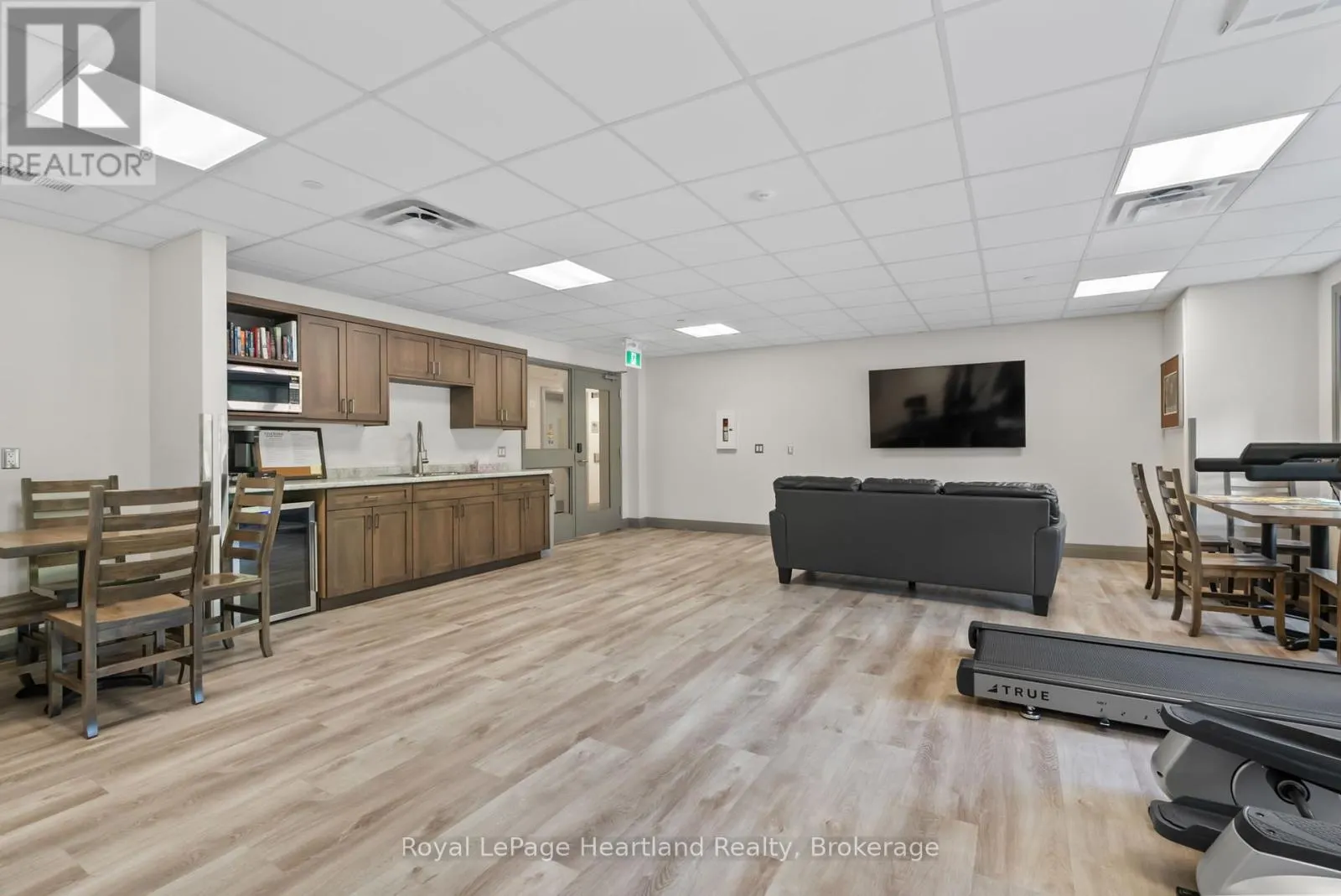 406 - 187 VICTORIA STREET W, #406