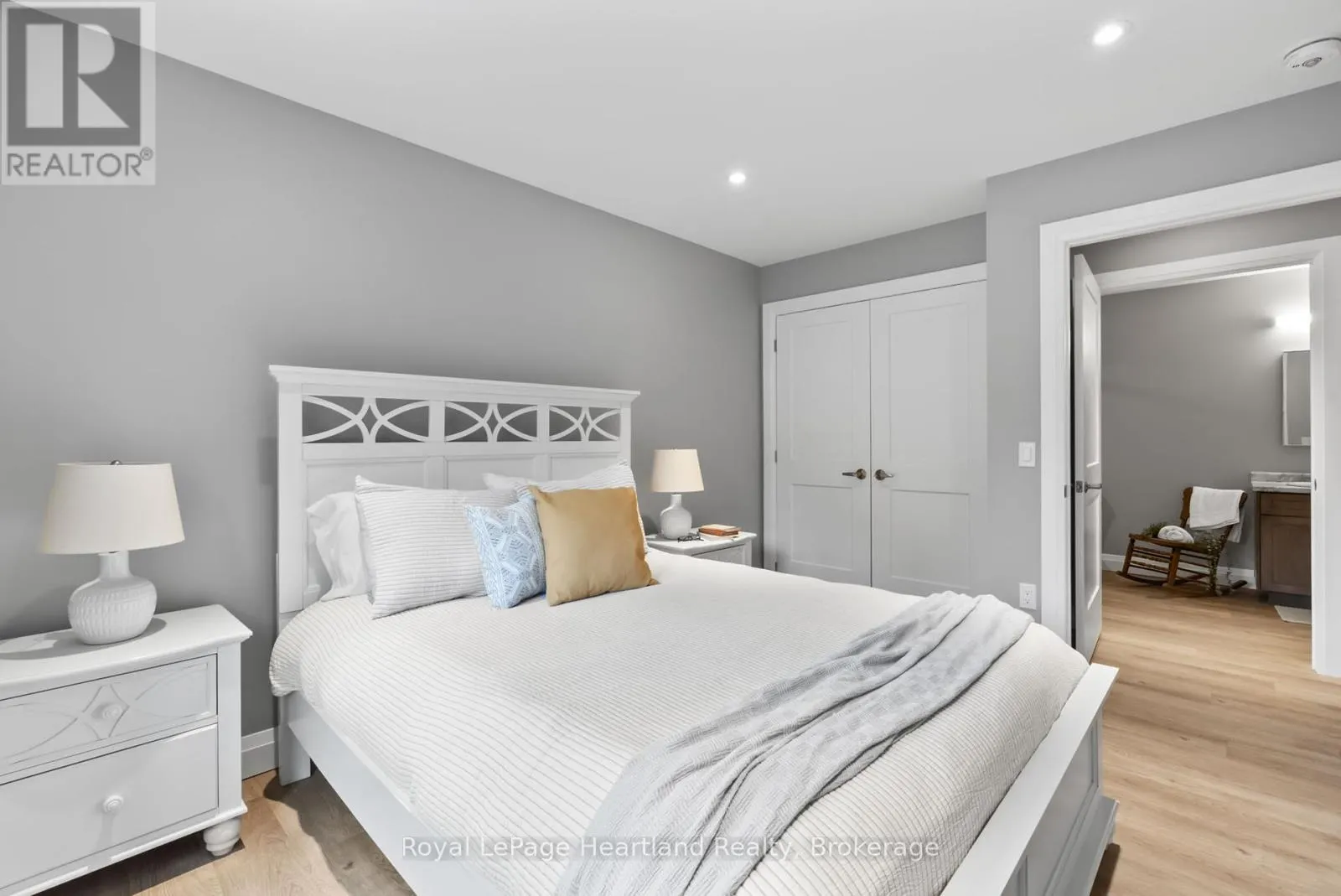 406 - 187 VICTORIA STREET W, #406