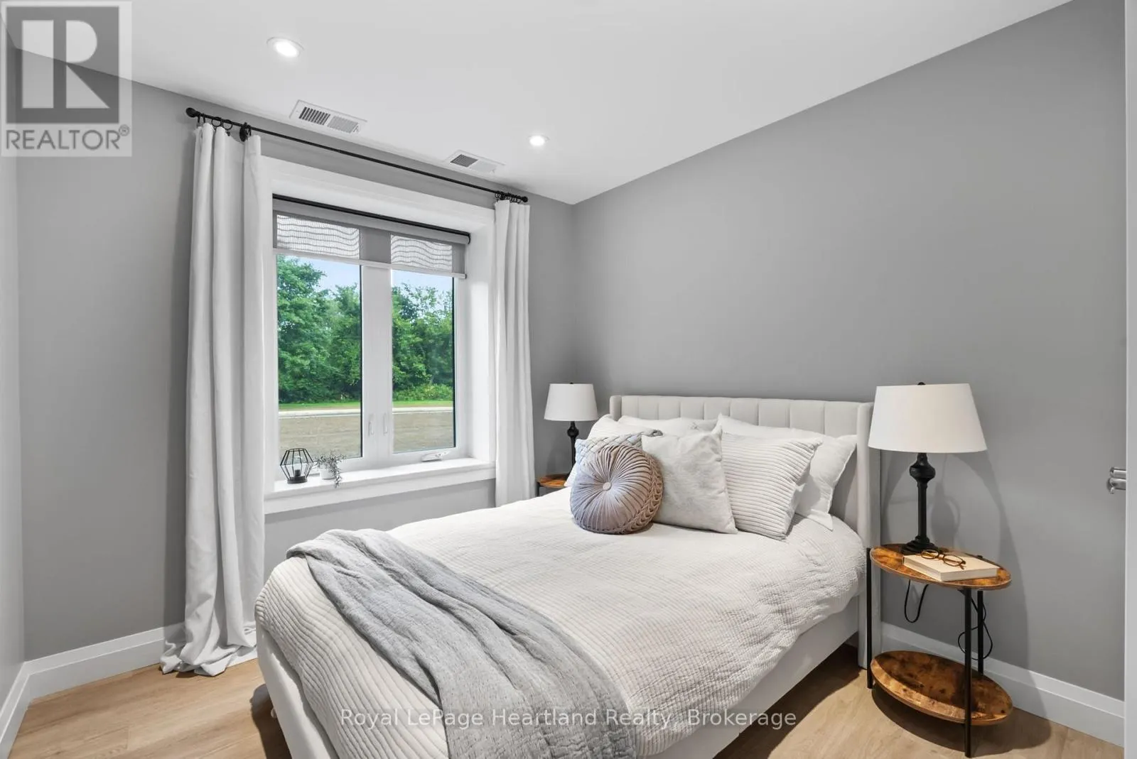 406 - 187 VICTORIA STREET W, #406