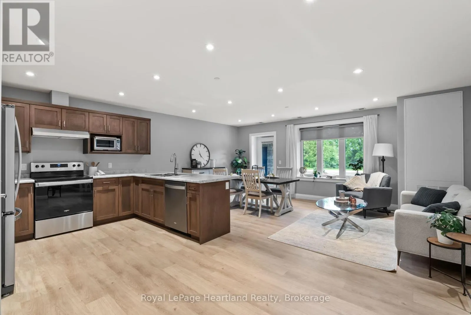 406 - 187 VICTORIA STREET W, #406