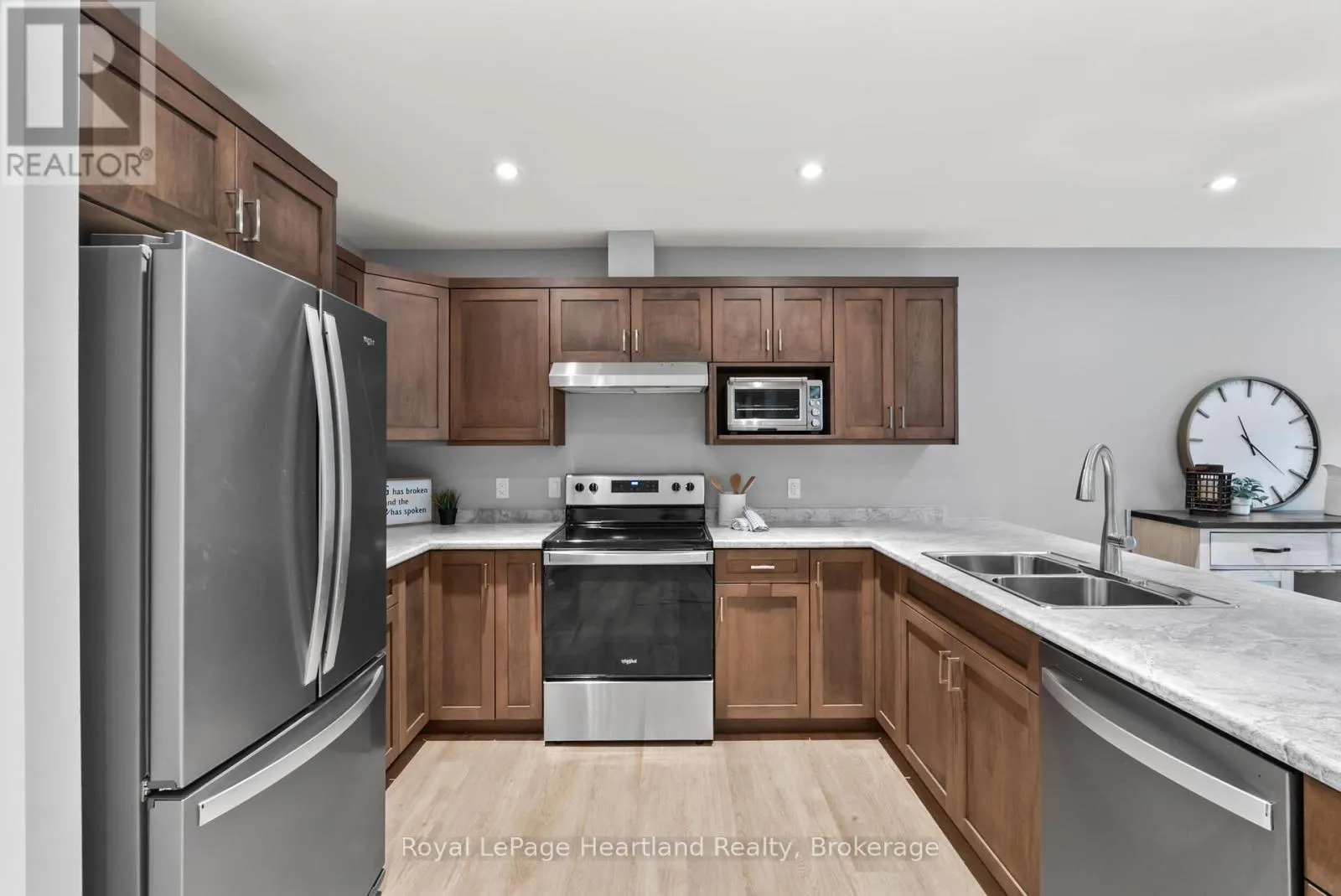 406 - 187 VICTORIA STREET W, #406