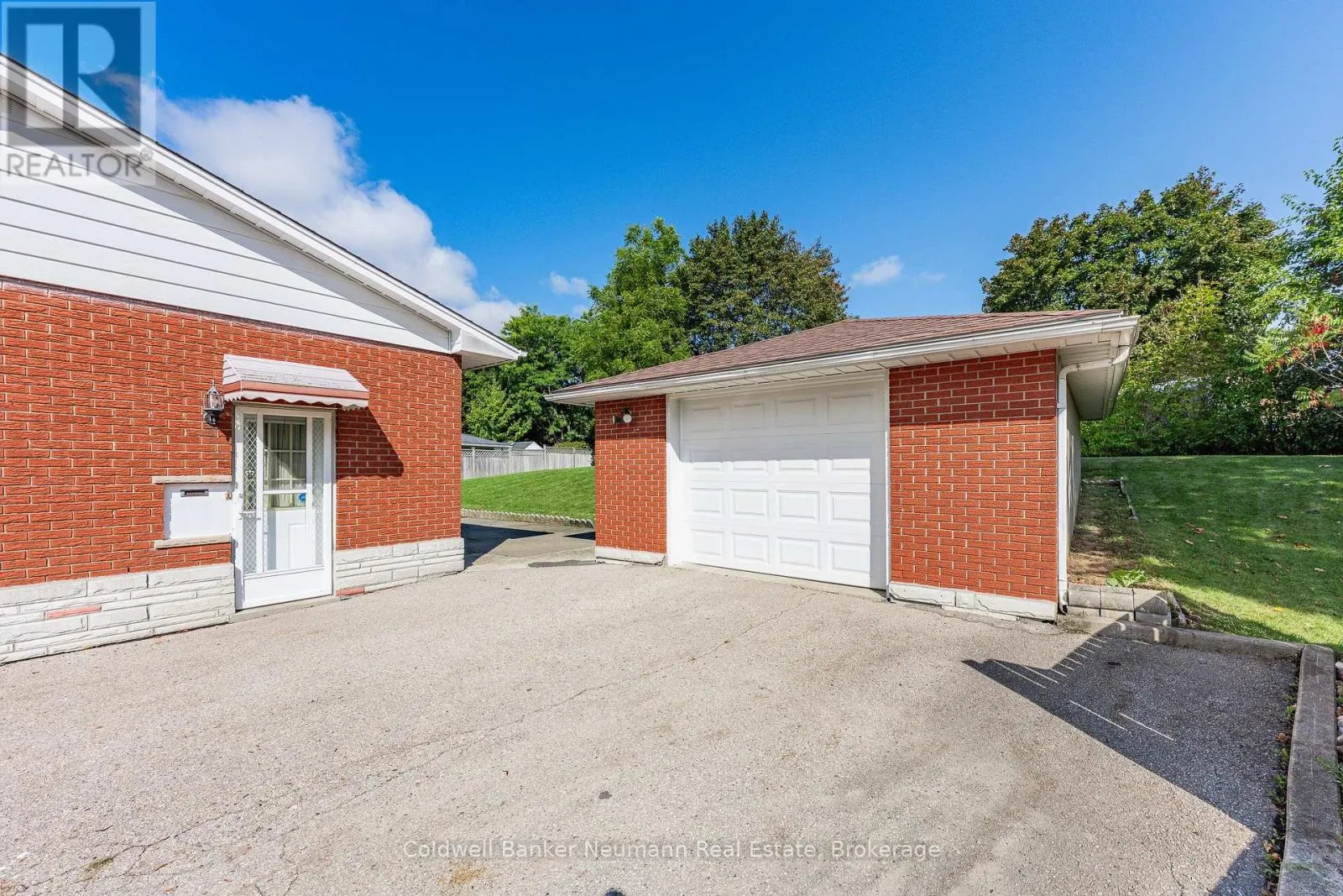 23 SUNNYLEA CRESCENT