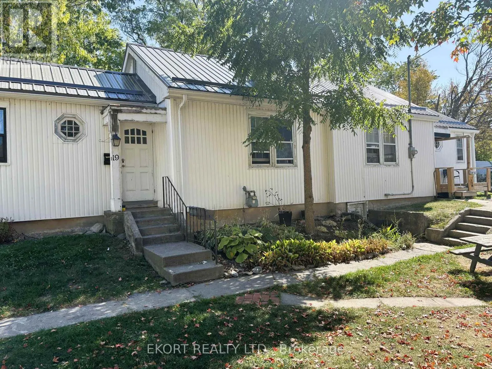 17-23 MOIRA STREET W