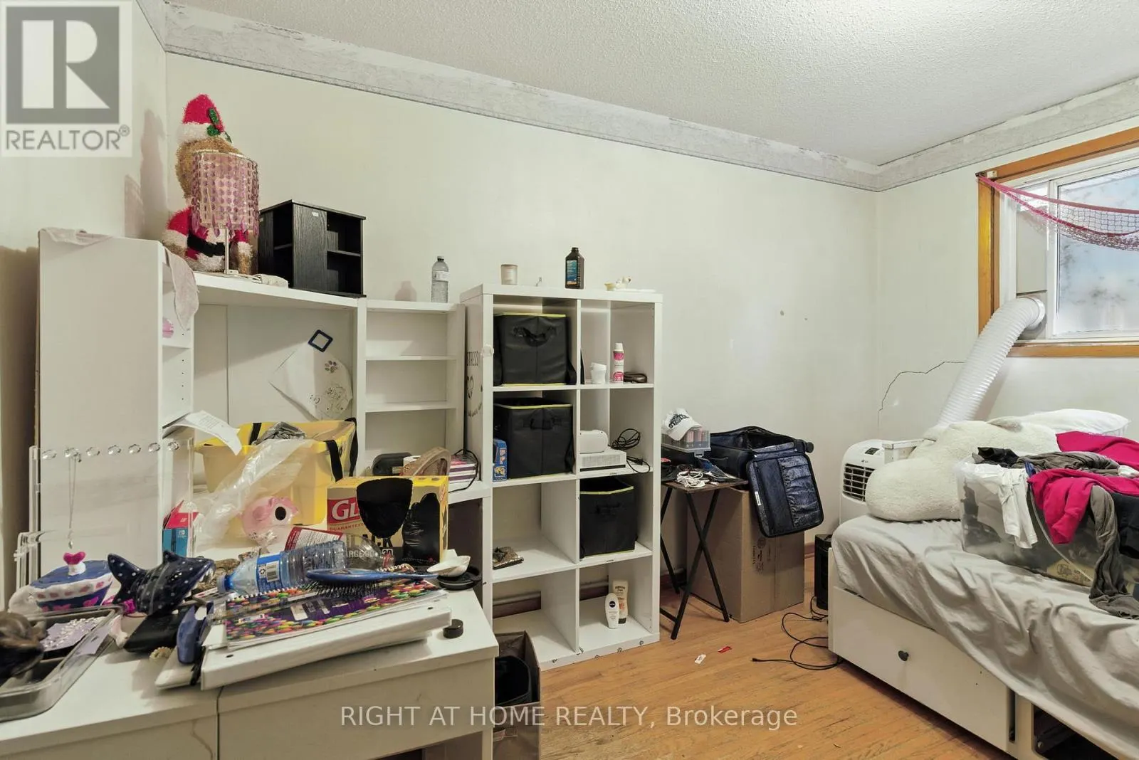 4363 MEADOWVALE DRIVE