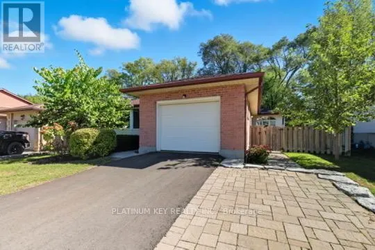23 LYNNGATE GROVE