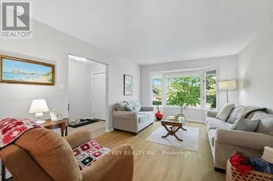 23 LYNNGATE GROVE