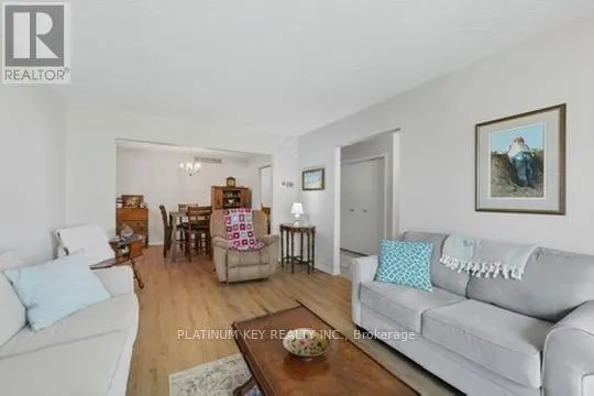 23 LYNNGATE GROVE