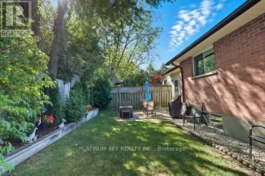 23 LYNNGATE GROVE