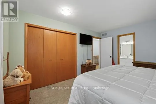 23 LYNNGATE GROVE