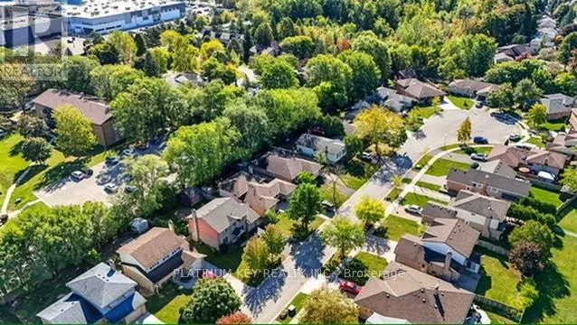 23 LYNNGATE GROVE