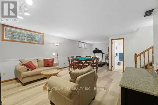 23 LYNNGATE GROVE
