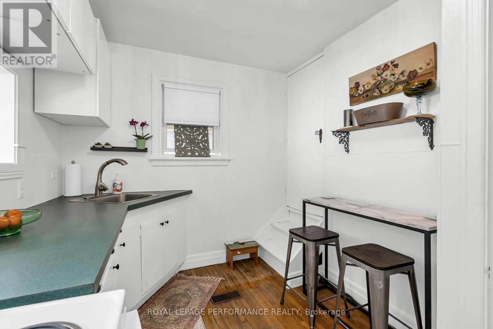 543 FIFTH STREET E