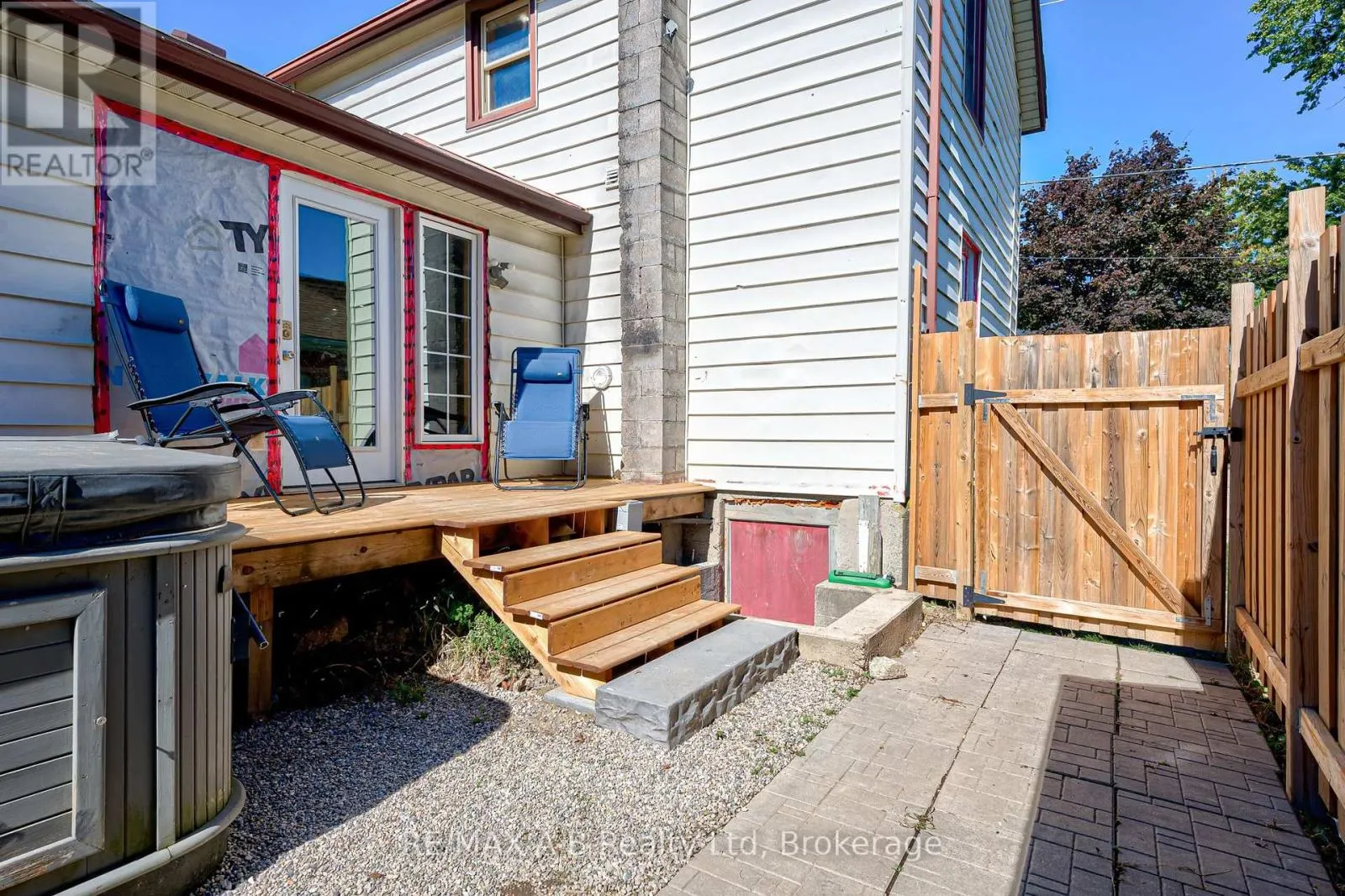 27 BRANT STREET