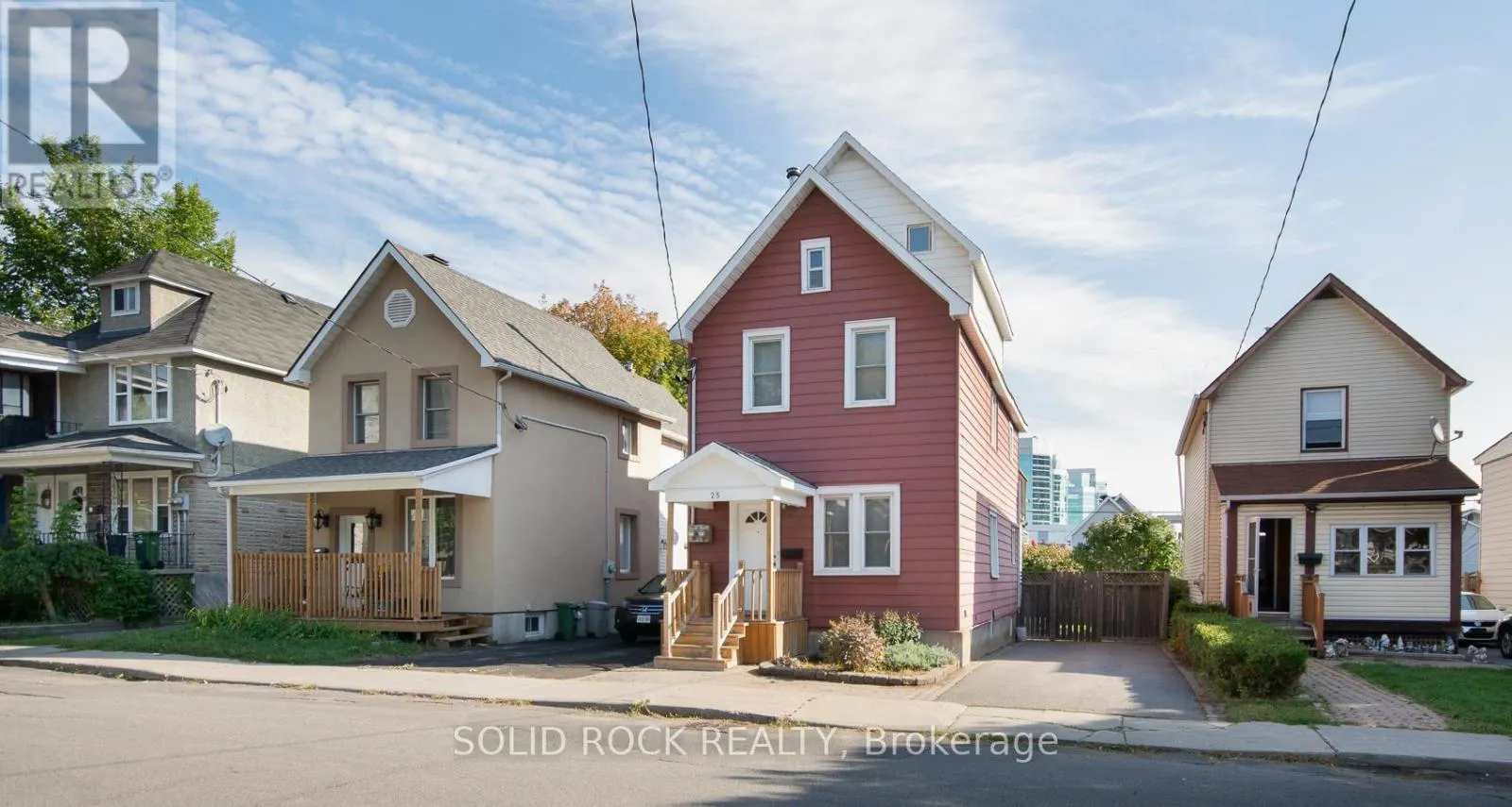 25 CHAMPAGNE AVENUE S