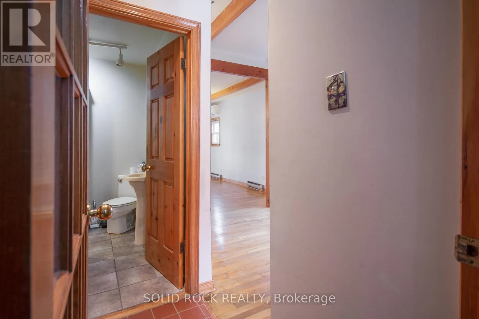25 CHAMPAGNE AVENUE S