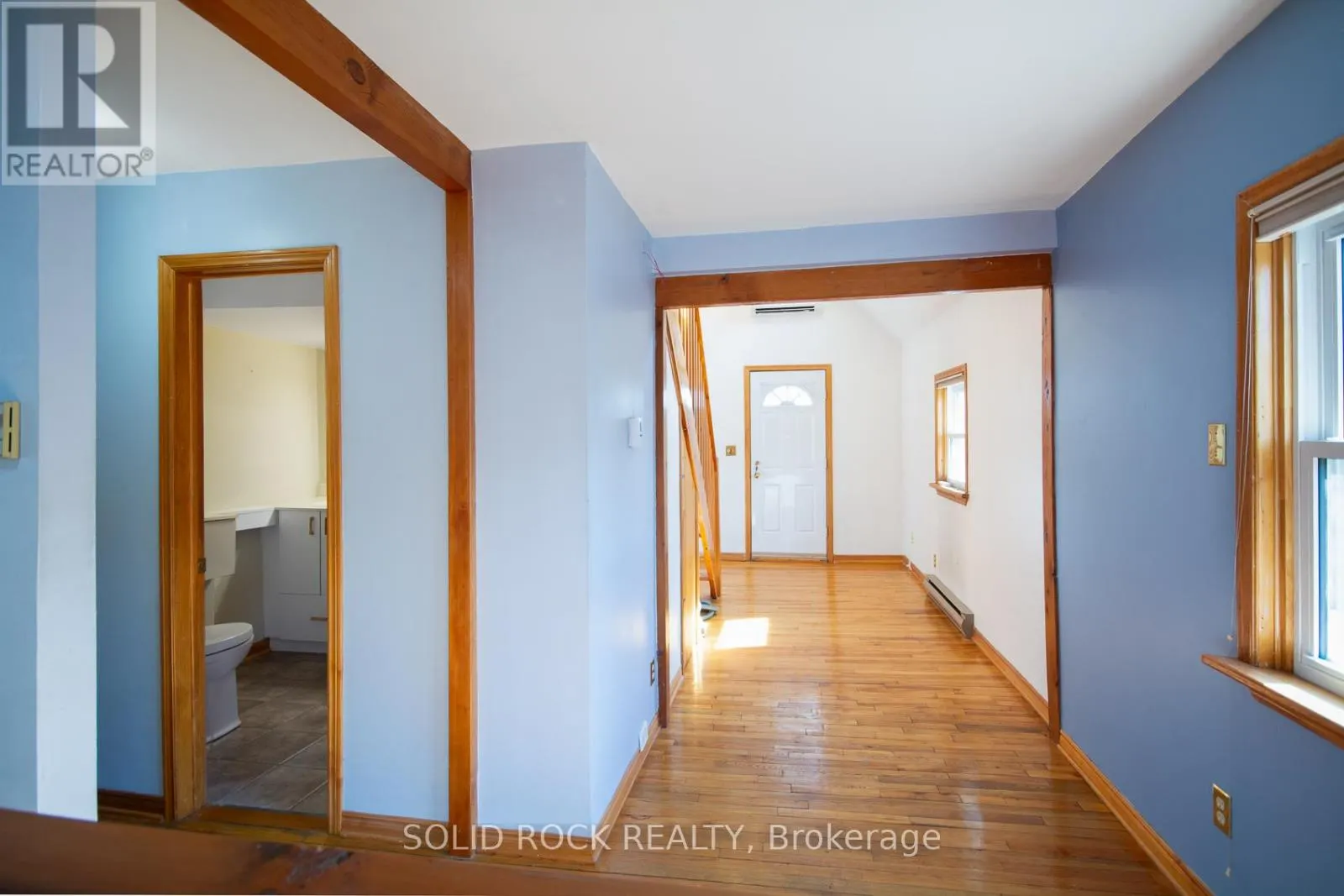 25 CHAMPAGNE AVENUE S