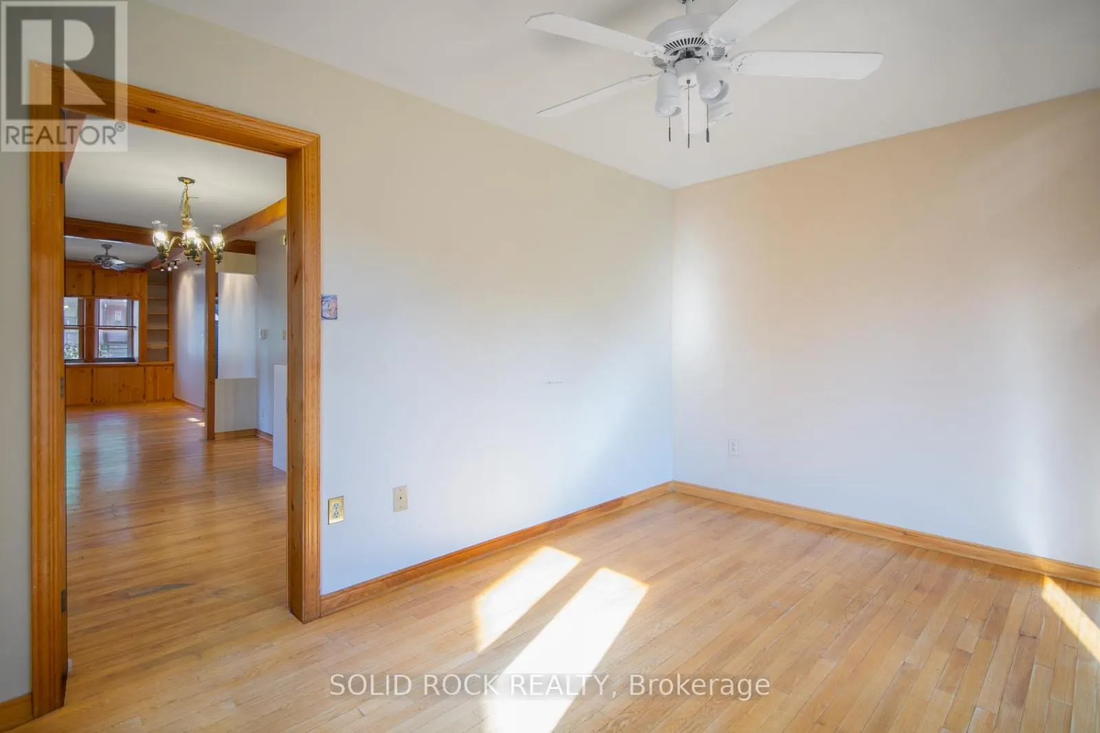 25 CHAMPAGNE AVENUE S