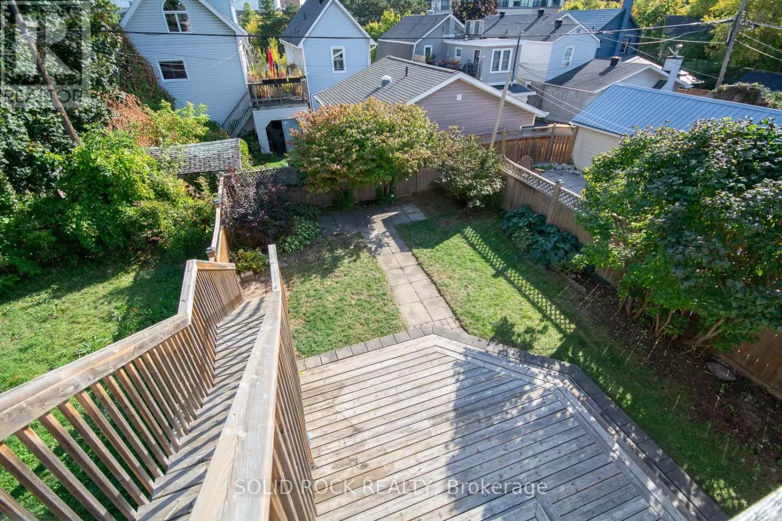 25 CHAMPAGNE AVENUE S