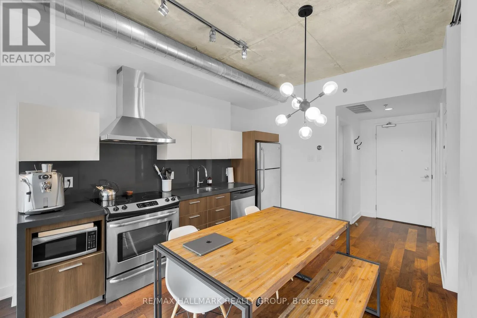 638 - 340 MCLEOD STREET