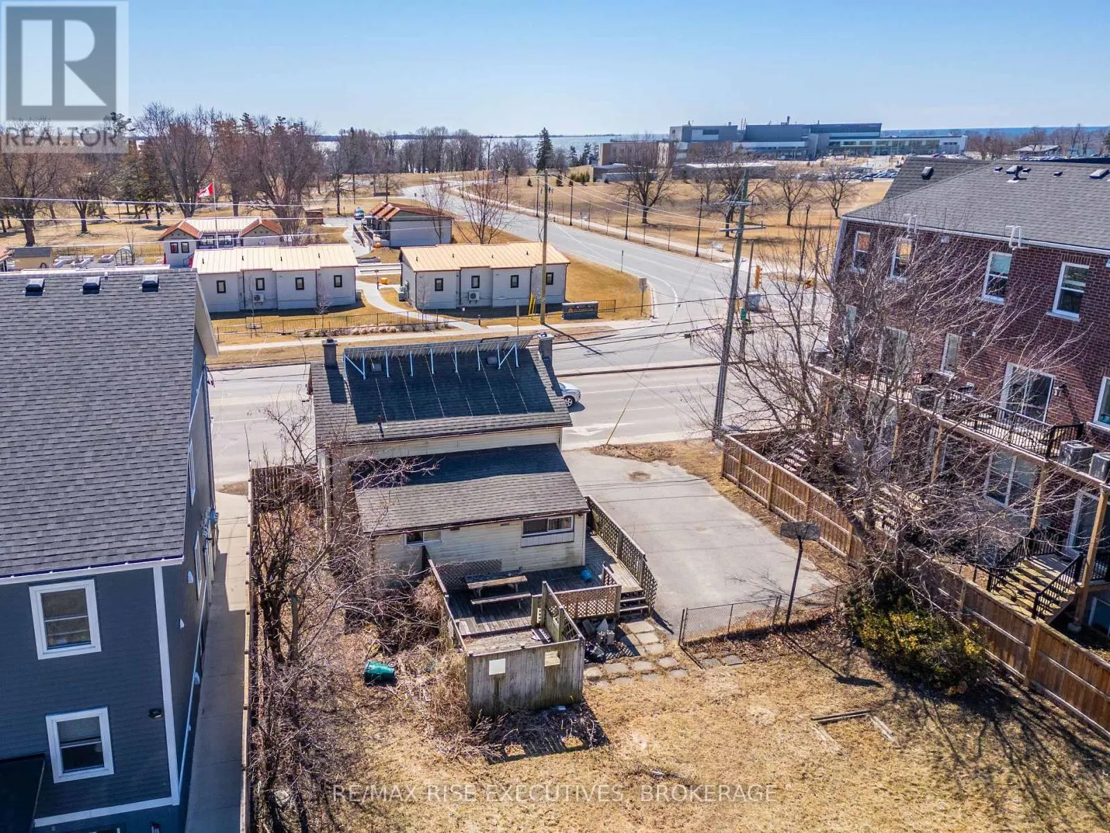 789 KING STREET W