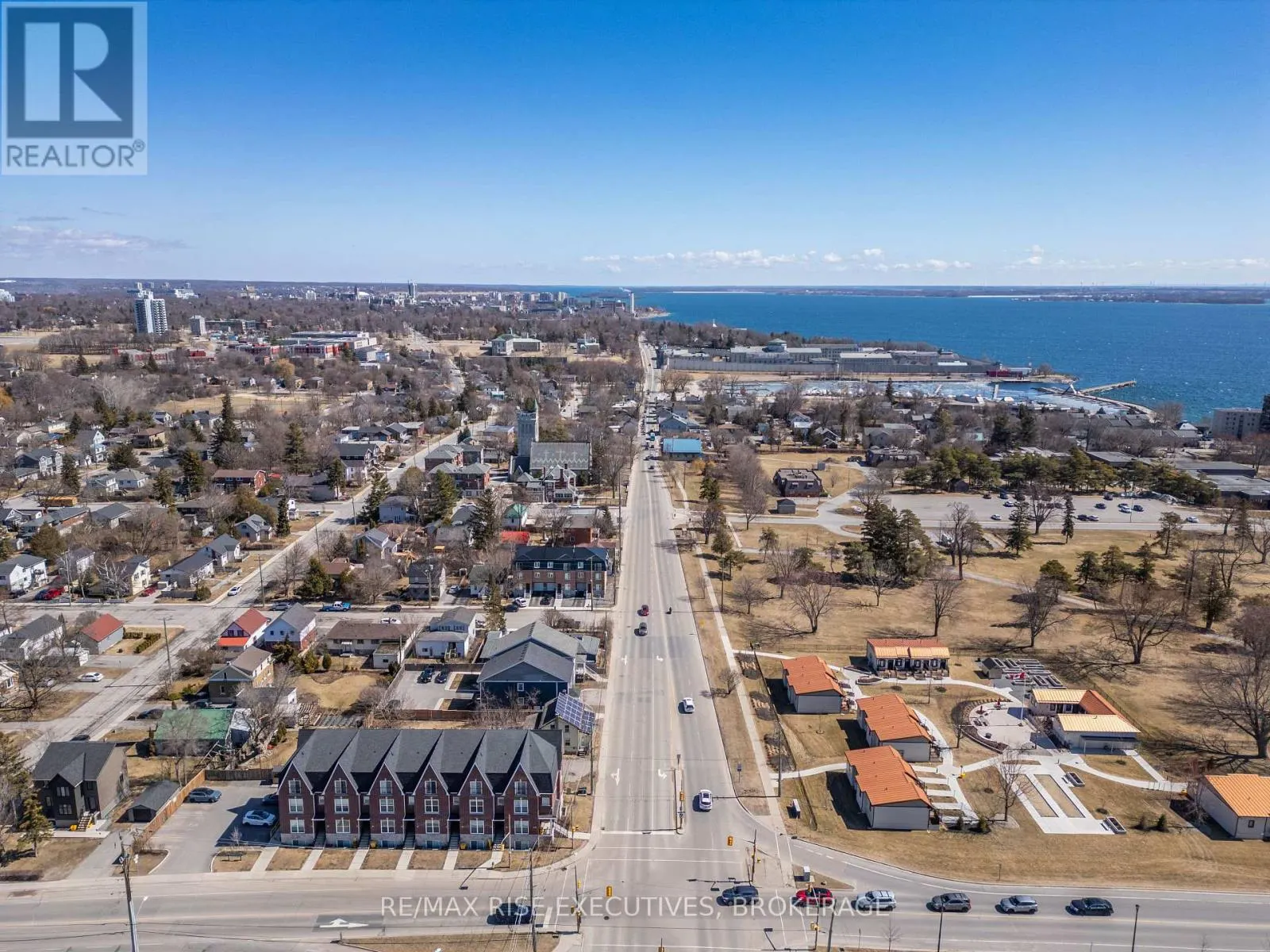789 KING STREET W