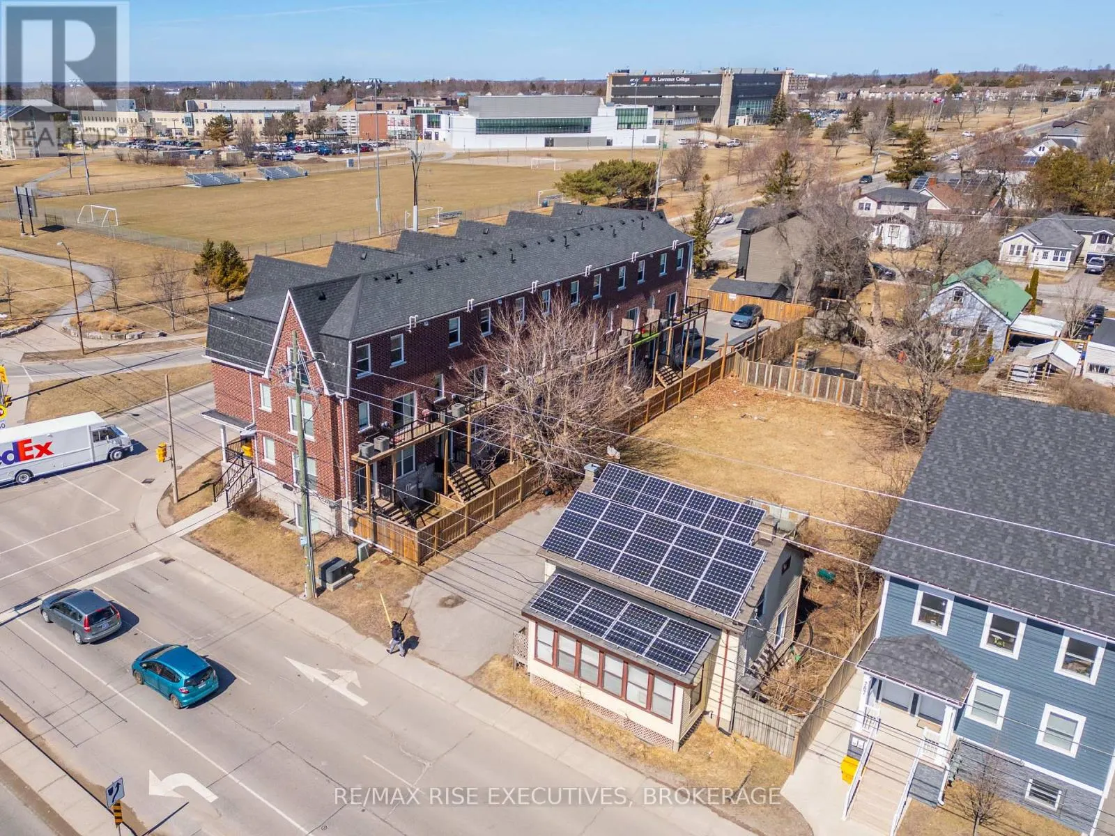 789 KING STREET W