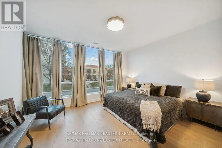 TH 01 - 195 HUNTER STREET E, #TH 01