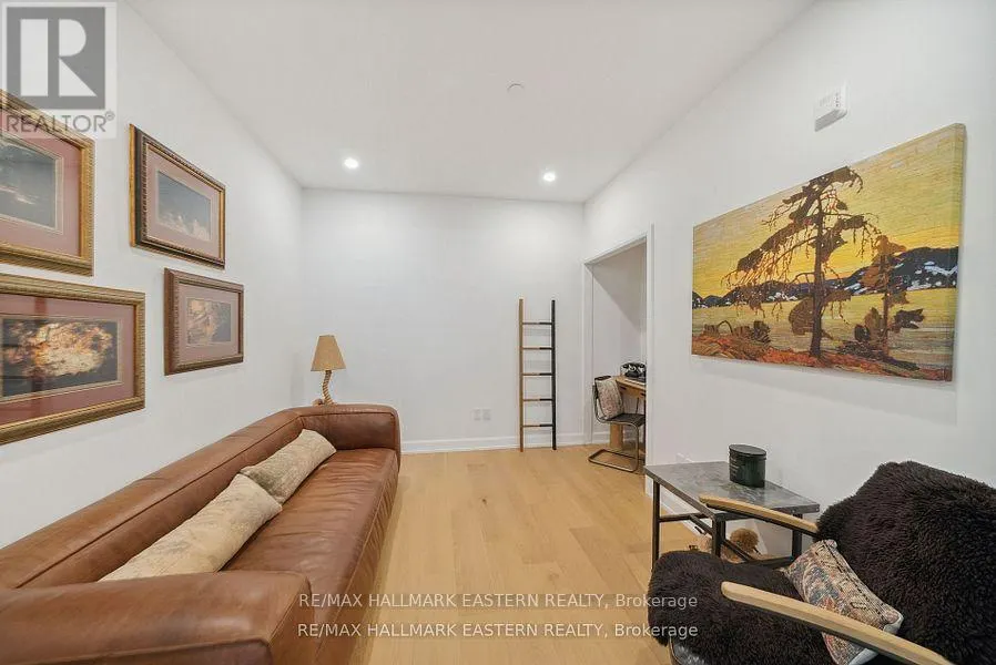 TH 01 - 195 HUNTER STREET E, #TH 01