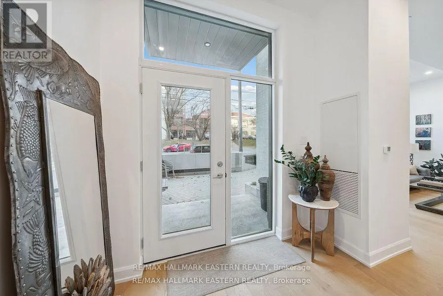 TH 01 - 195 HUNTER STREET E, #TH 01