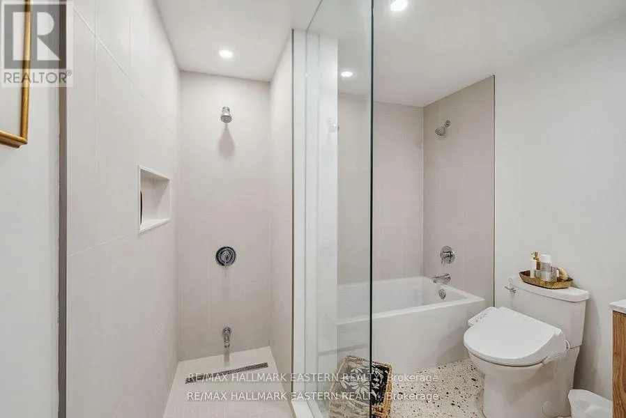 TH 01 - 195 HUNTER STREET E, #TH 01