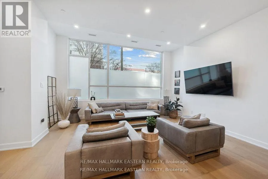 TH 01 - 195 HUNTER STREET E, #TH 01