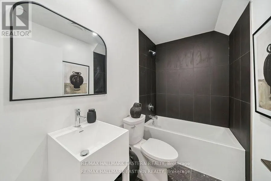 TH 01 - 195 HUNTER STREET E, #TH 01